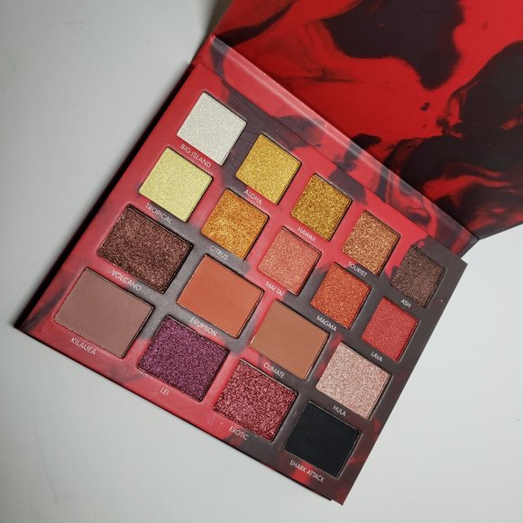 Eyeshadow Palette Mega Magma 18 Colors Prolux - Picture 4 of 7